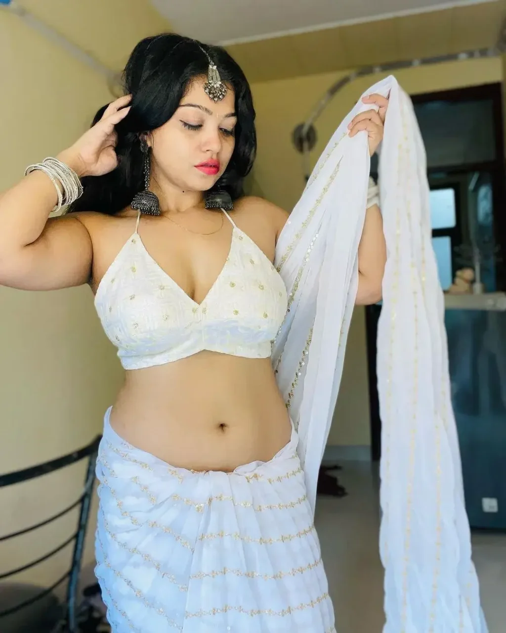 Rashmi Singh Rajput Saree Navel Pics (72)