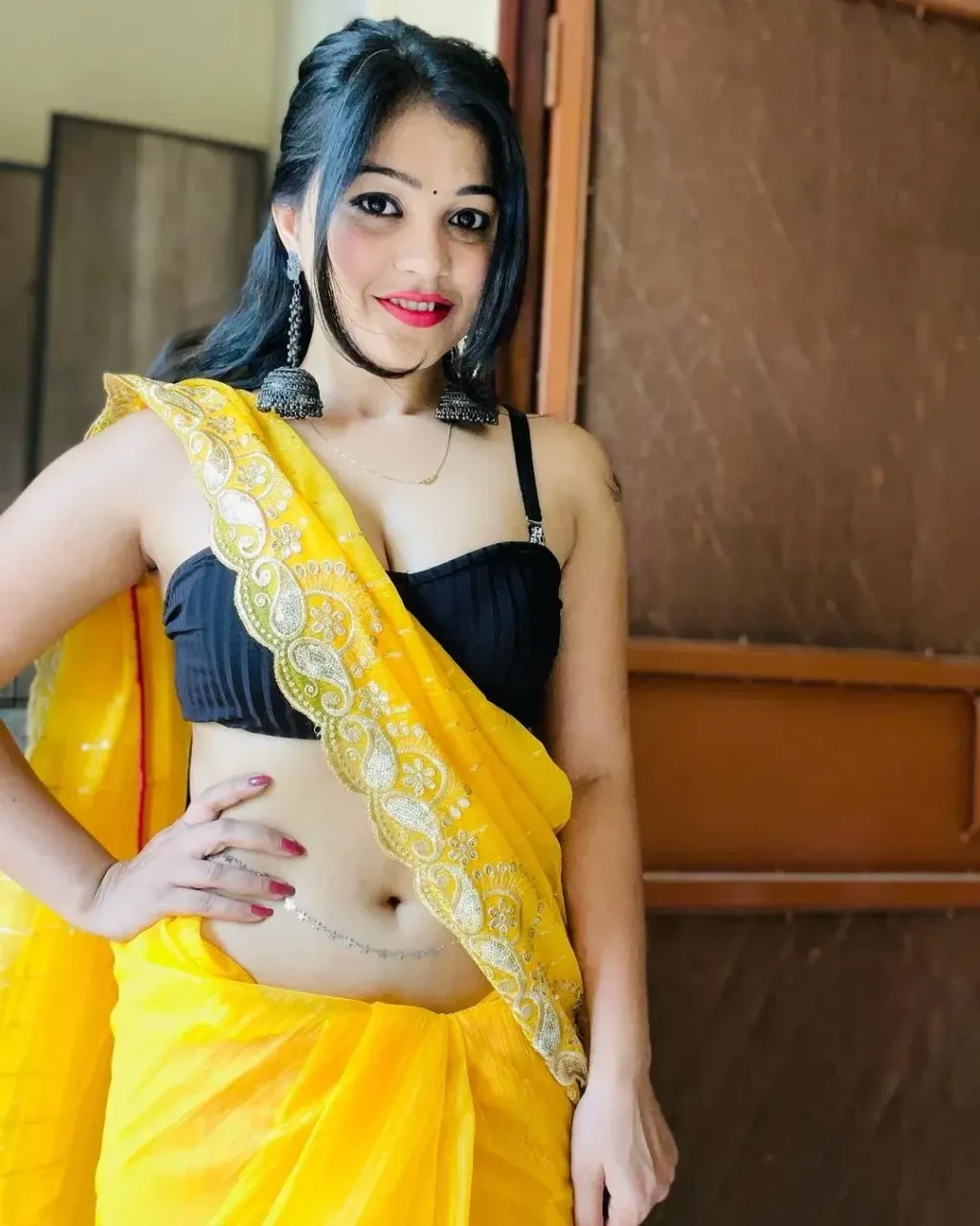 Rashmi Singh Rajput Saree Navel Pics (79)