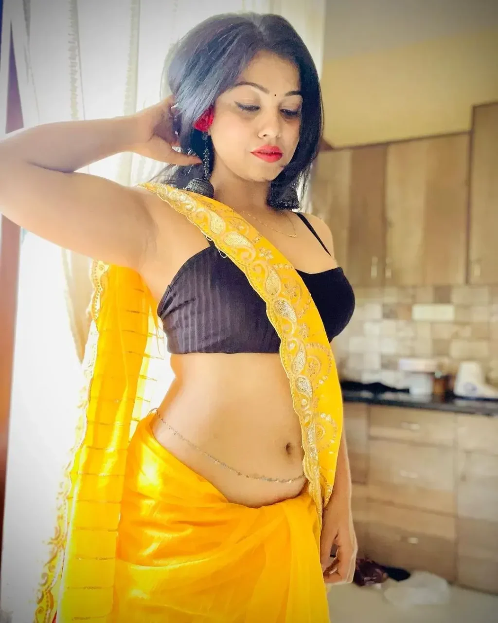 Rashmi Singh Rajput Saree Navel Pics (82)