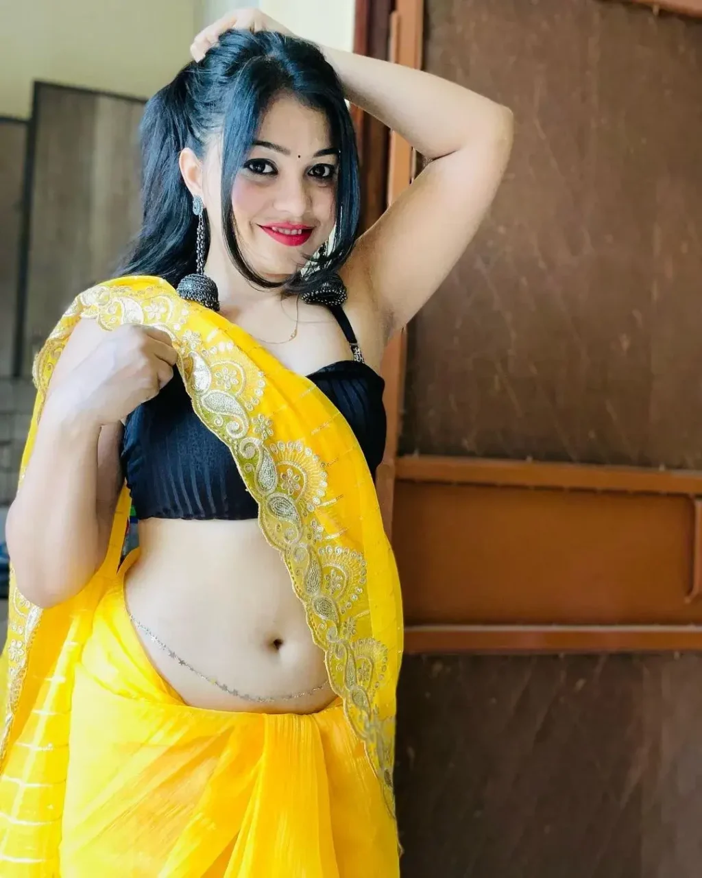 Rashmi Singh Rajput Saree Navel Pics (83)