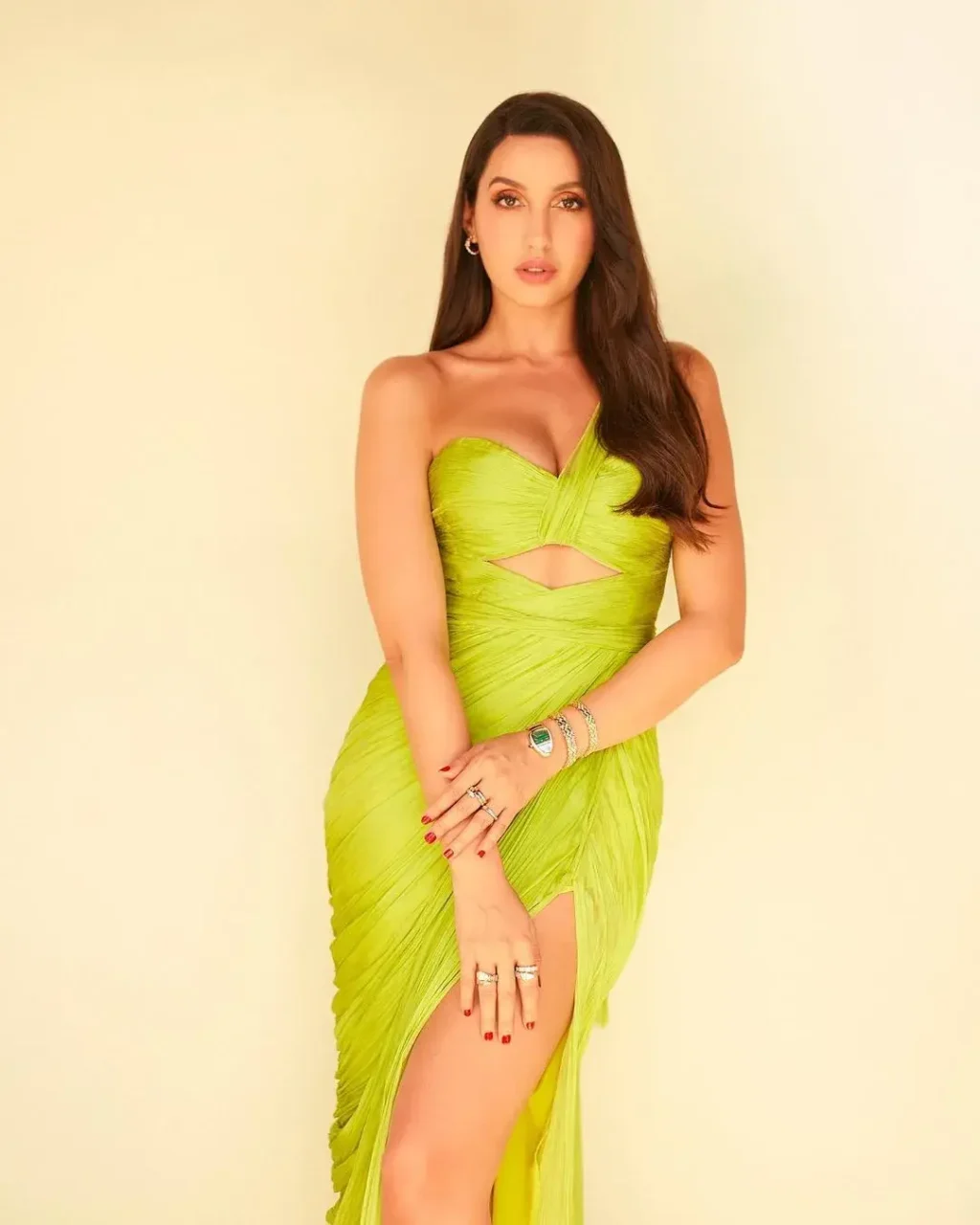 Nora Fatehi Hourglass Figure Bodycon Dress (2)