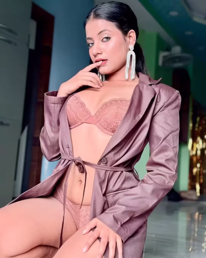 Bristi Samaddar Bold Hot And Spicy Hot Photos (7)