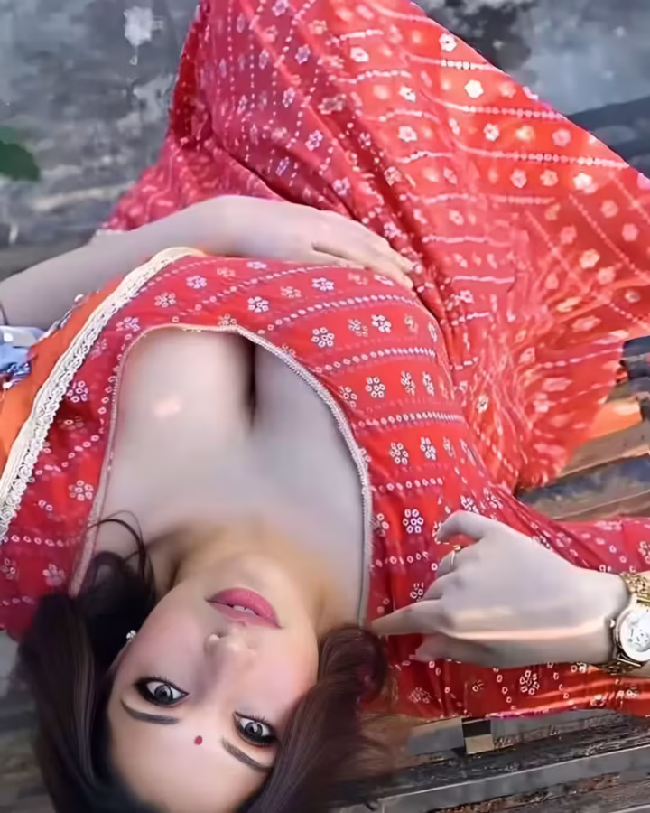 Chhavi Ralhan Sexy Cleavage Hot And Sexy Pics (37)