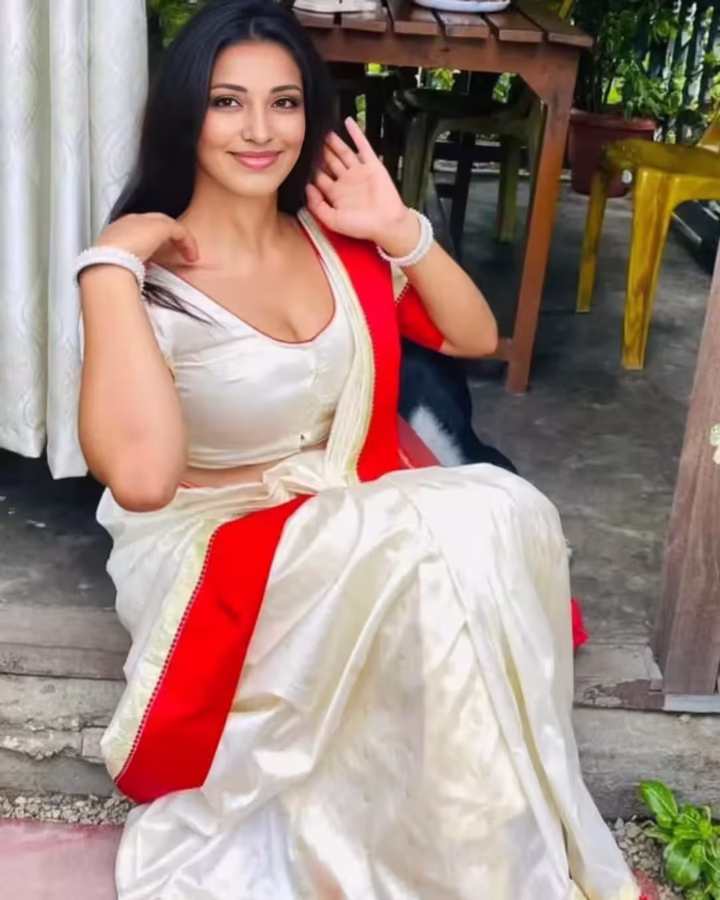 Chhavi Ralhan Sexy Cleavage Hot And Sexy Pics (53)