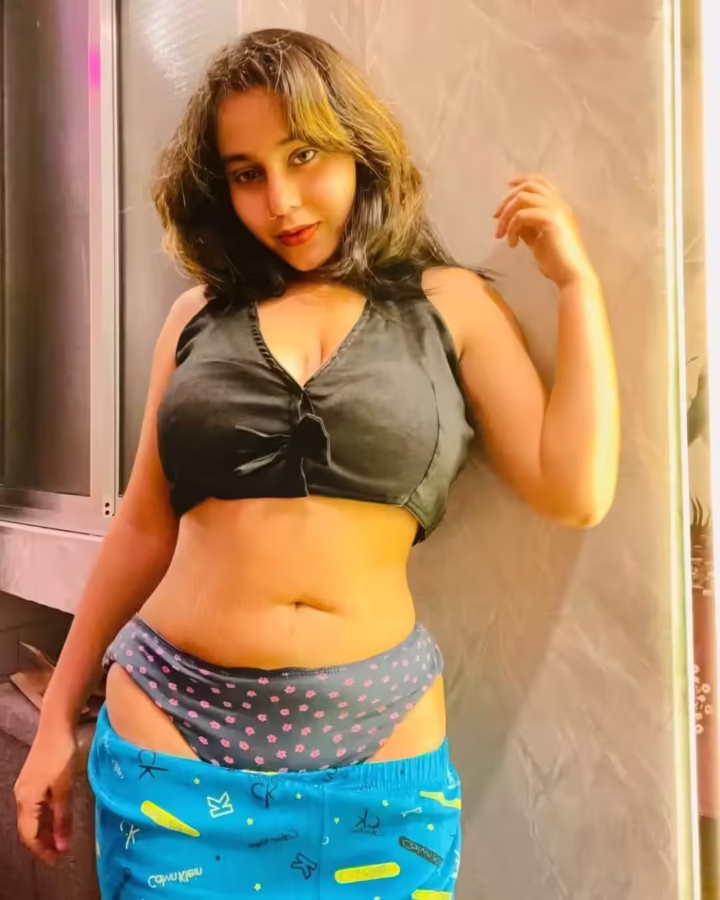 Sunandini Chakraborty Flaunts Her Bust And Cleavage Pics (32)