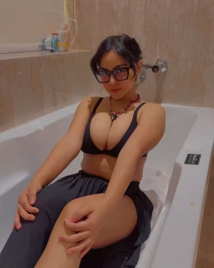 Sunandini Chakraborty Flaunts Her Bust And Cleavage Pics (4)