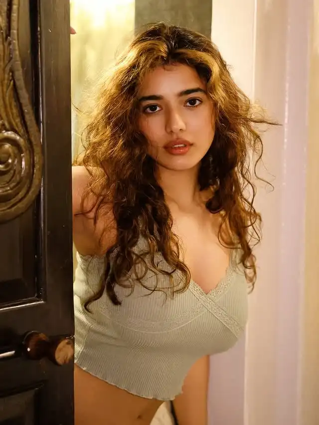 Ketika Sharma Sizzling Look With Stunning Curves