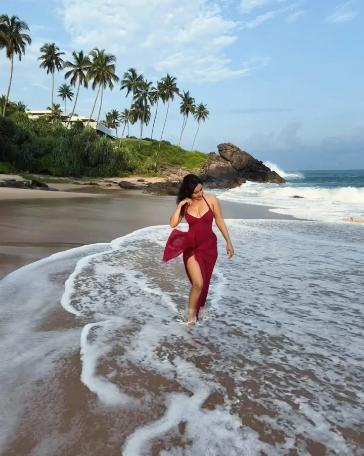 Neha Sharma busty appearance in trendy wear