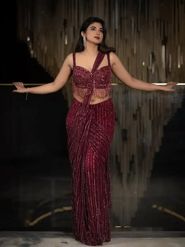 Pragya Nagra Sexy Figure In Saree 15