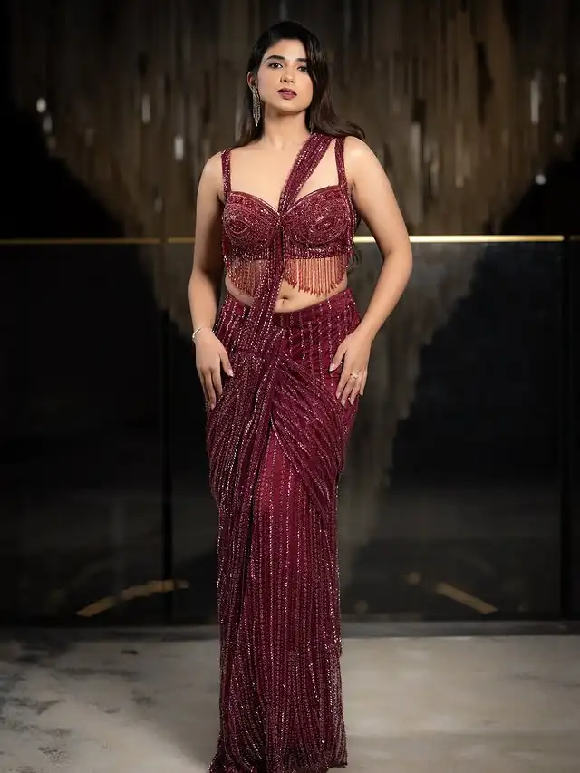 Pragya Nagra Sexy Figure In Saree 17