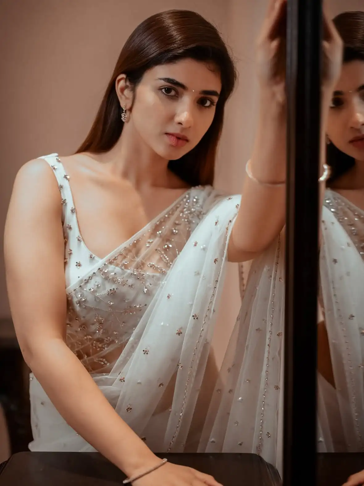 Pragya Nagra Sexy Figure In Saree 3