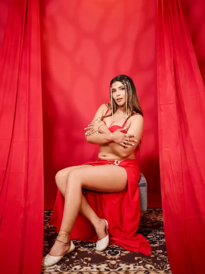 Tanya Chaudhari's deep cleavage in Red bralette 3