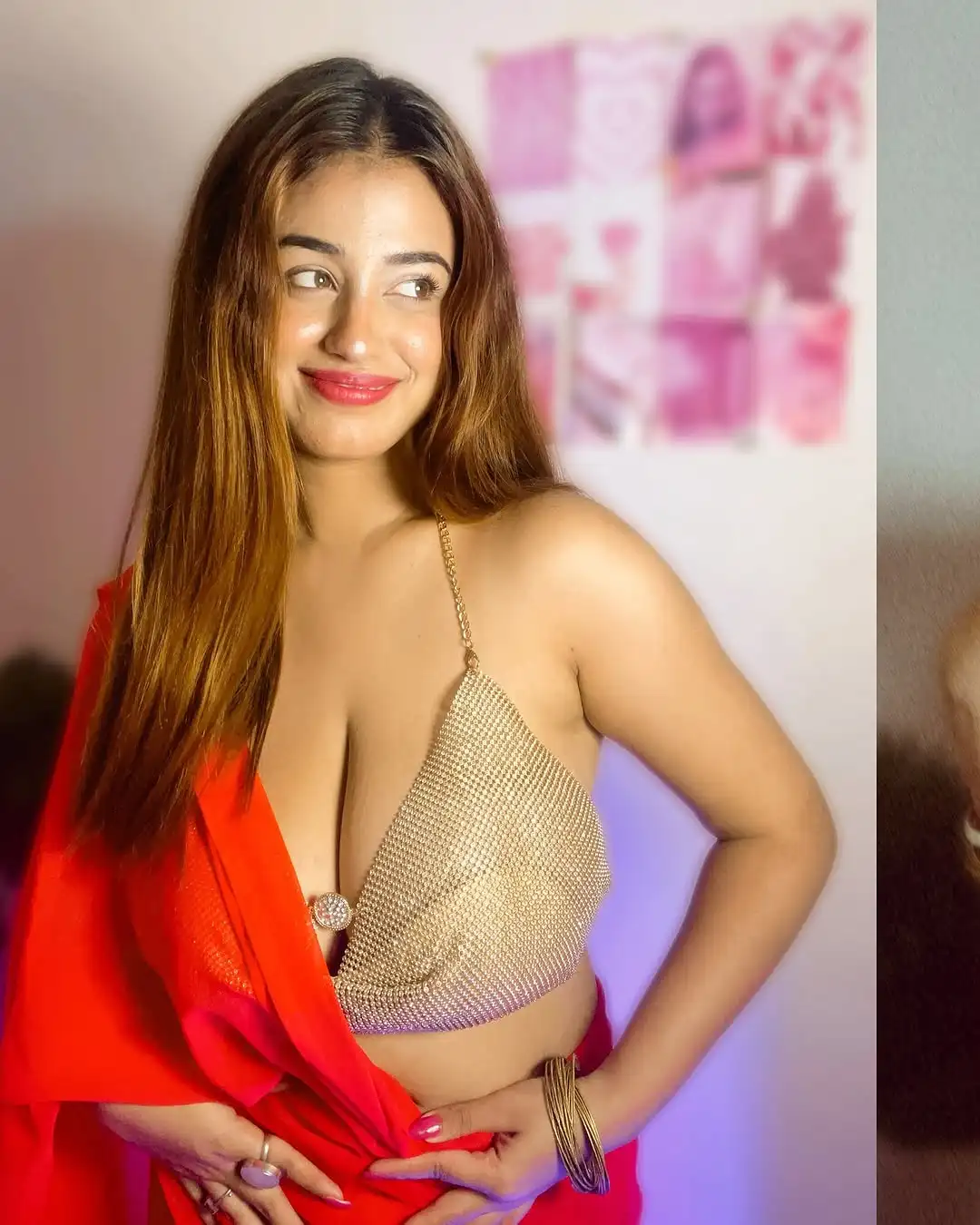 Tushikha Goswami Flaunts Deep Cleavage In Shimmer Chain Halter Blouse