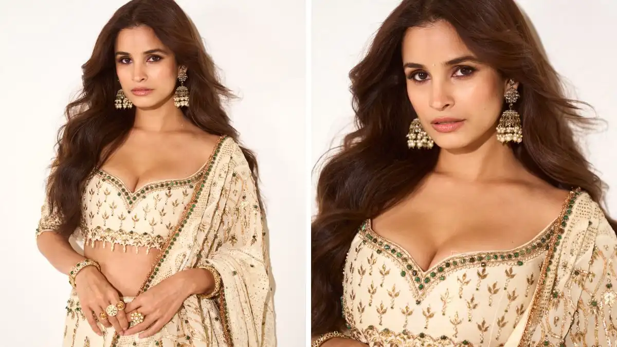 Chetna Pande Flaunts Deep Cleavage in Stunning Ethnic Look