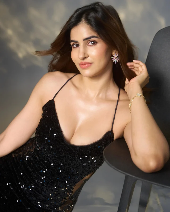 sakshi-malik-black-party-dress-style