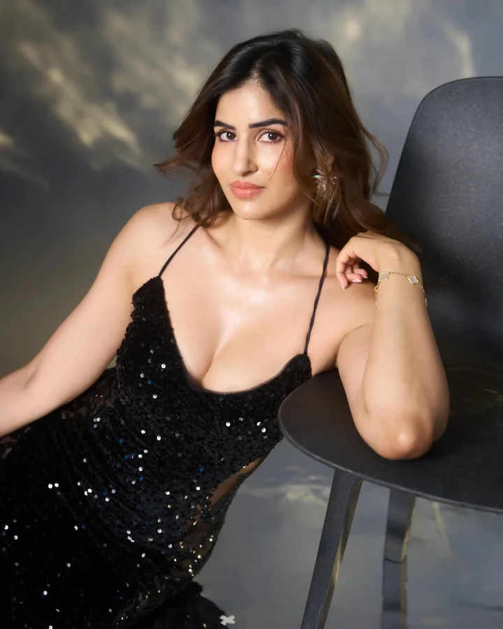 sakshi-malik-black-sequin-party-look
