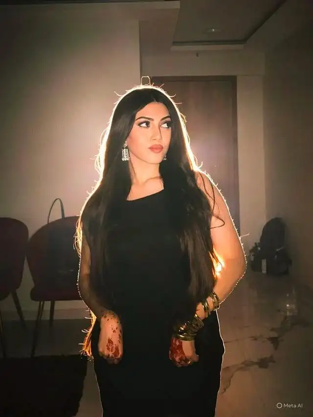simran-khan-489937